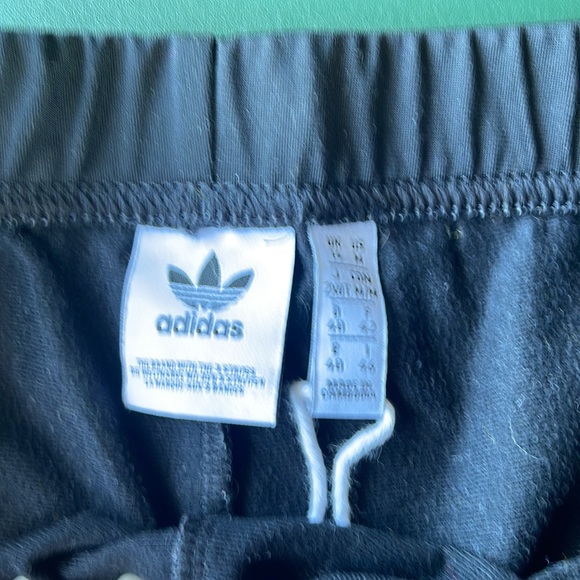 Woman’s shorts - Picture 3 of 3